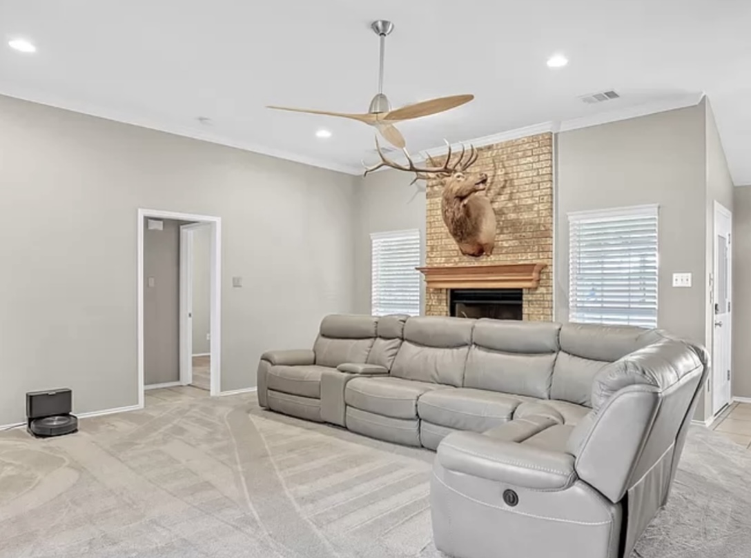 Living room carpet to Pergo before